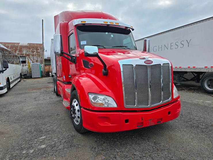 2017-peterbilt-579-image-41