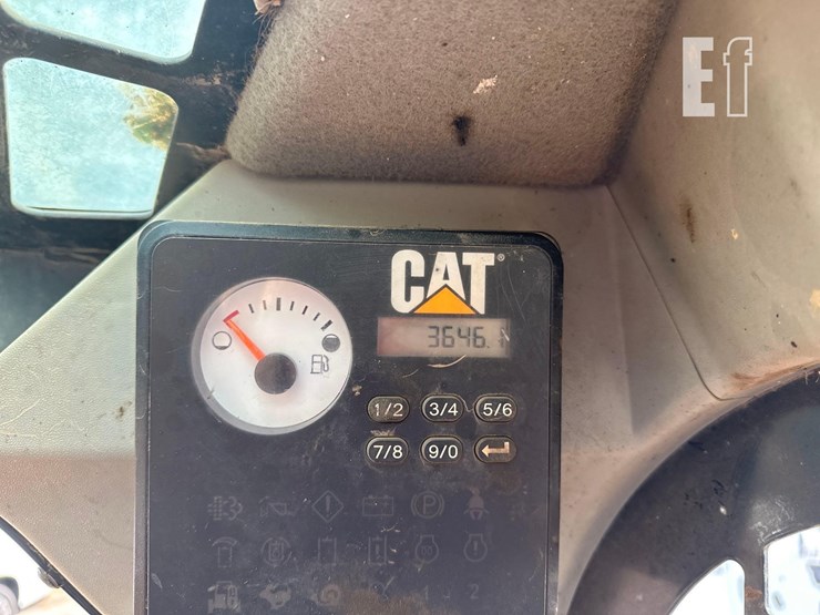 2015-caterpillar-259d-image-9