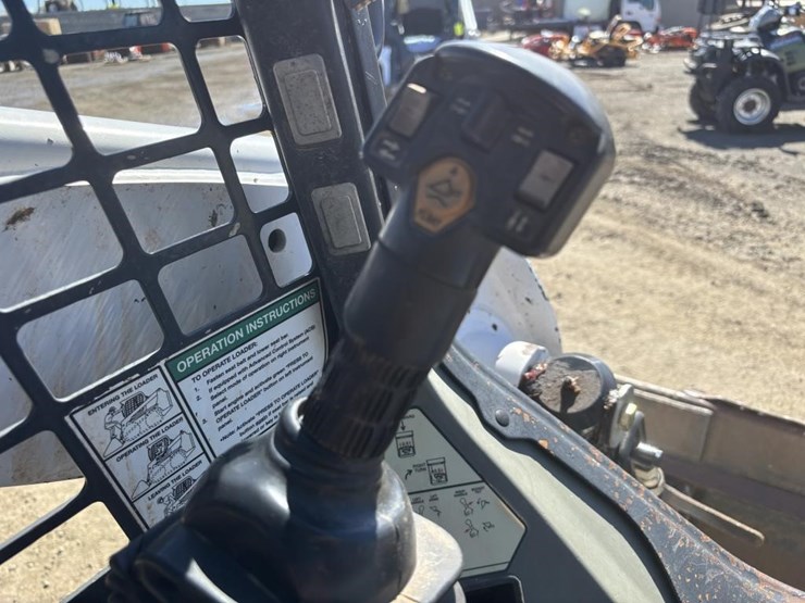 2016-bobcat-t770-image-22