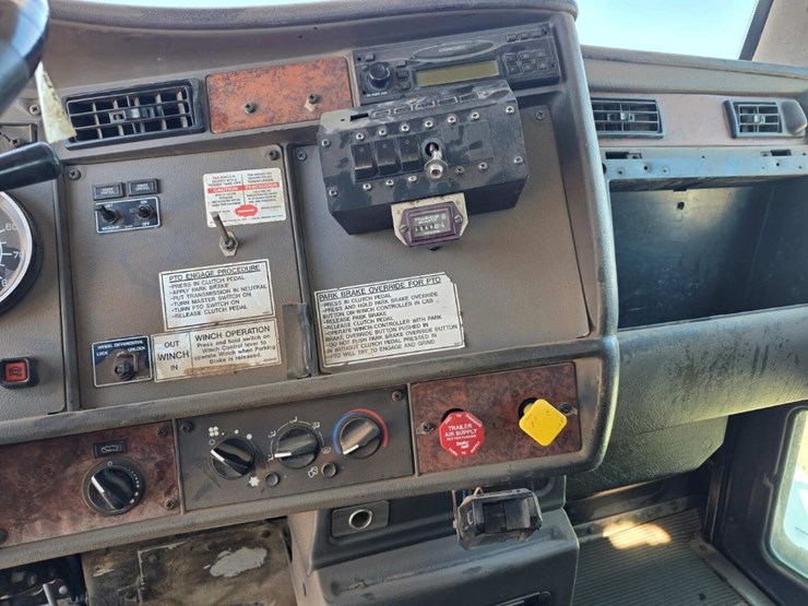 2006-kenworth-t300-image-10