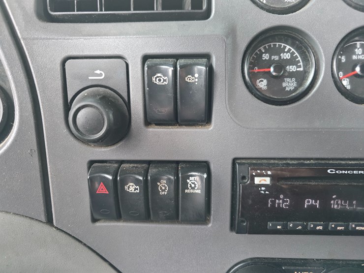 2017-peterbilt-579-image-84