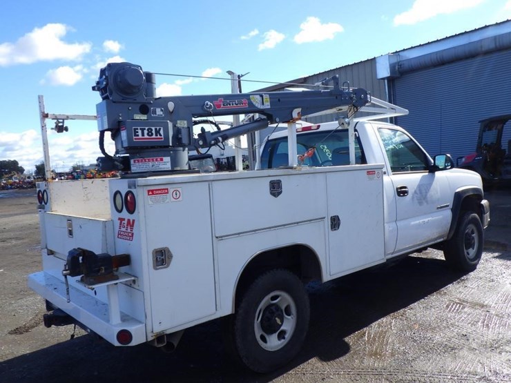 2004-chevrolet-2500hd-image-3