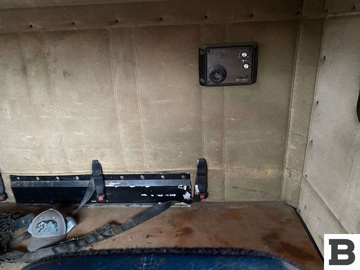 1993-freightliner-fld120-image-60