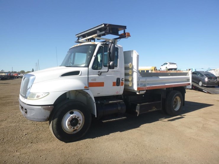2005-international-durastar-4400-image-1