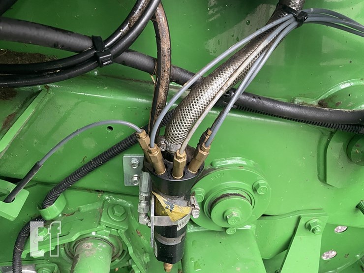 2022-john-deere-560m-image-16