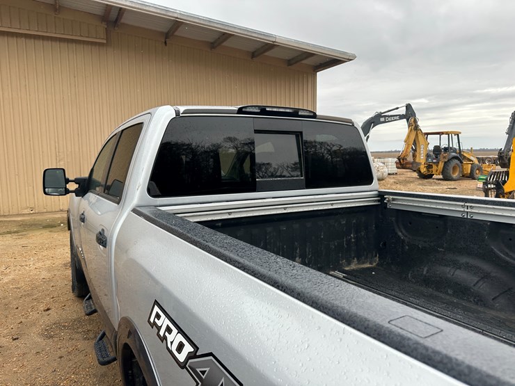 2019-nissan-titan-image-32