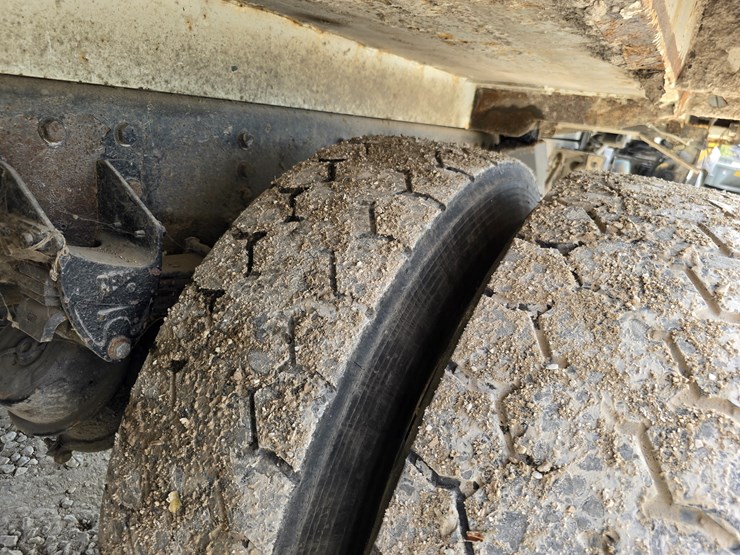 2003-peterbilt-320-image-107