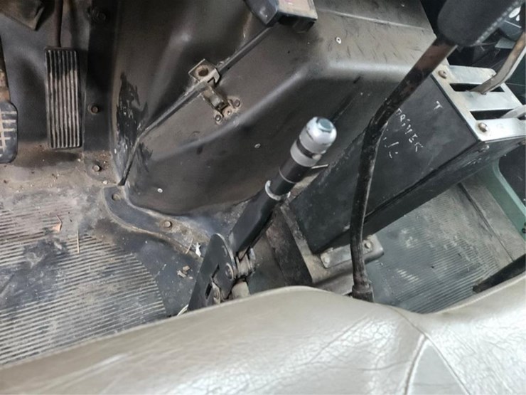 international-4900-image-33