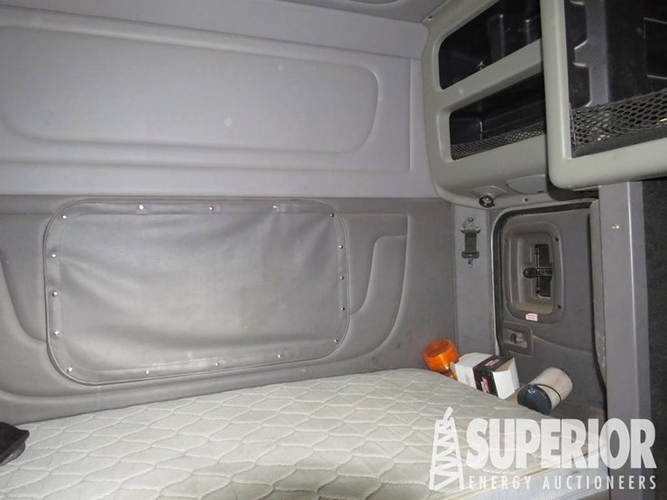 2016-peterbilt-389-image-13