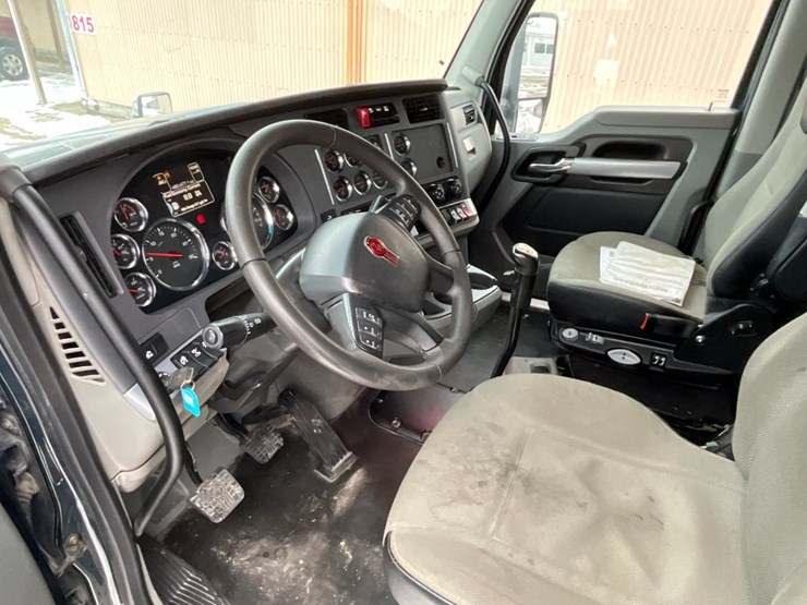 2020-kenworth-t680-image-21