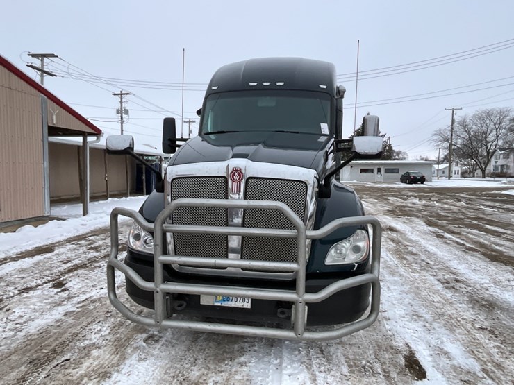 2020-kenworth-t680-image-4