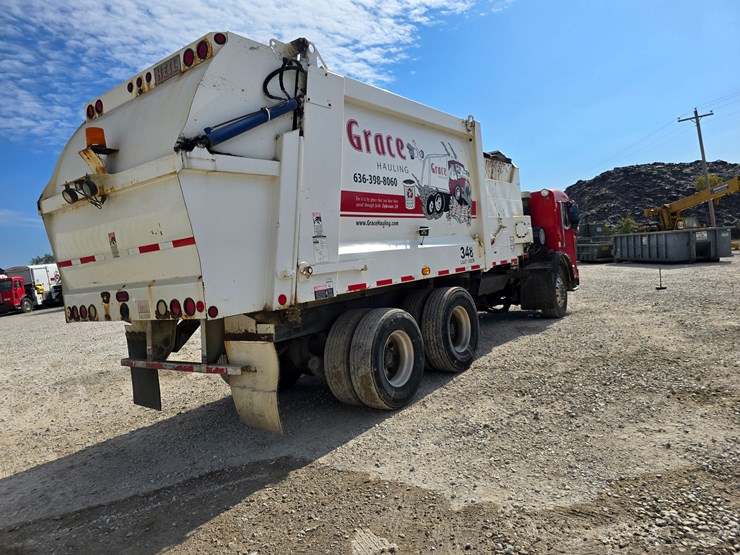 2003-peterbilt-320-image-28