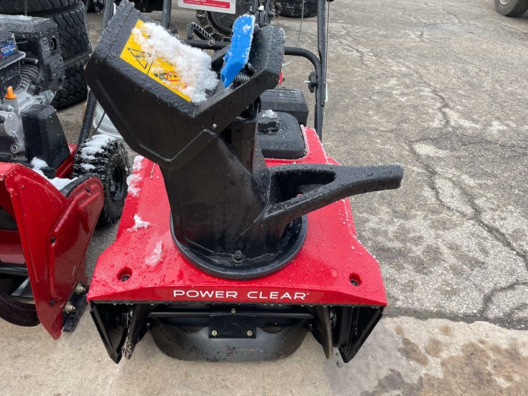 #6121-•-toro-single-stage-snow-blower-(o3)-image-2