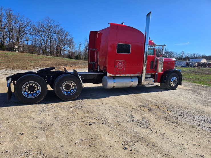 2005-peterbilt-379-image-32