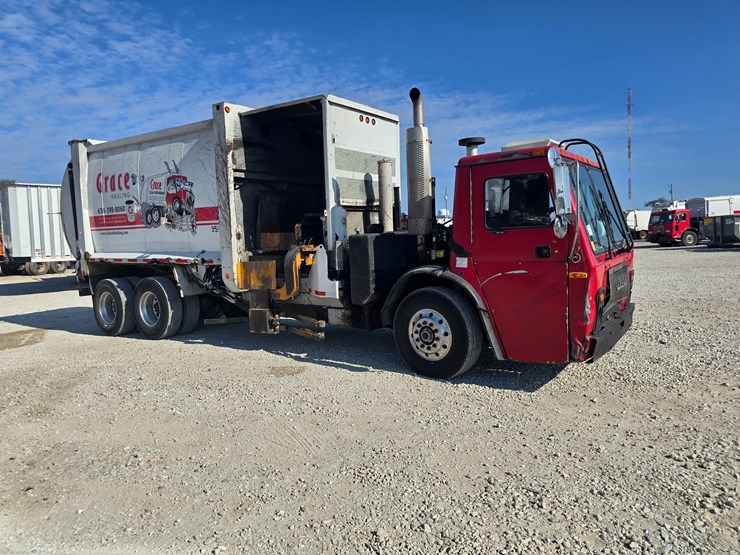 2007-mack-le613-image-38