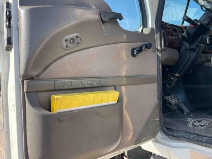 2007-mack-chn613-image-34