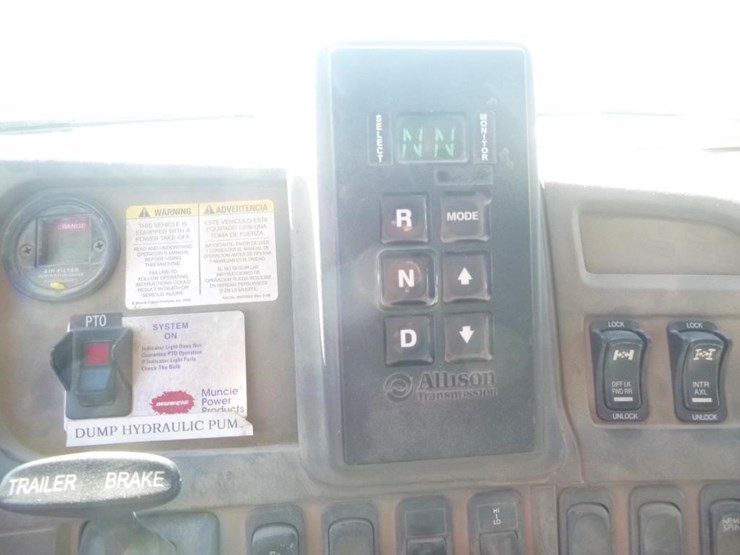 2009-sterling-lt9500-image-16