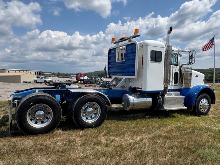 peterbilt-367-image-9