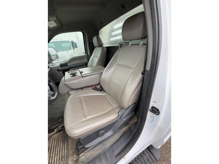 2022-ford-f550-image-19