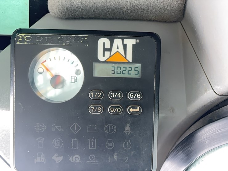 2015-caterpillar-262d-image-16