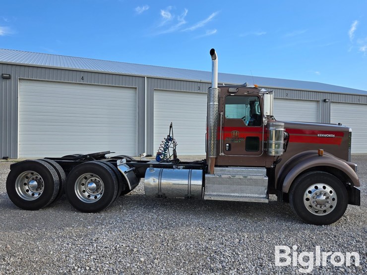 2013-kenworth-w900-image-4