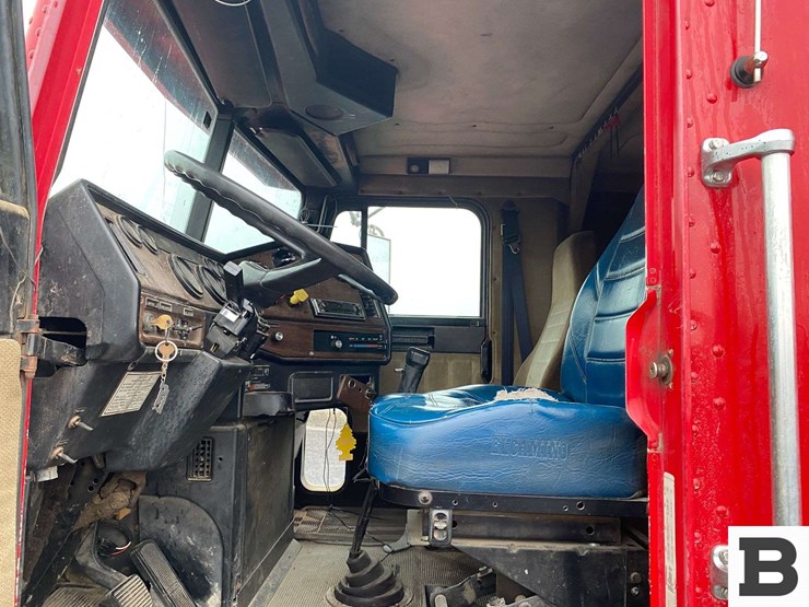 1993-freightliner-fld120-image-55