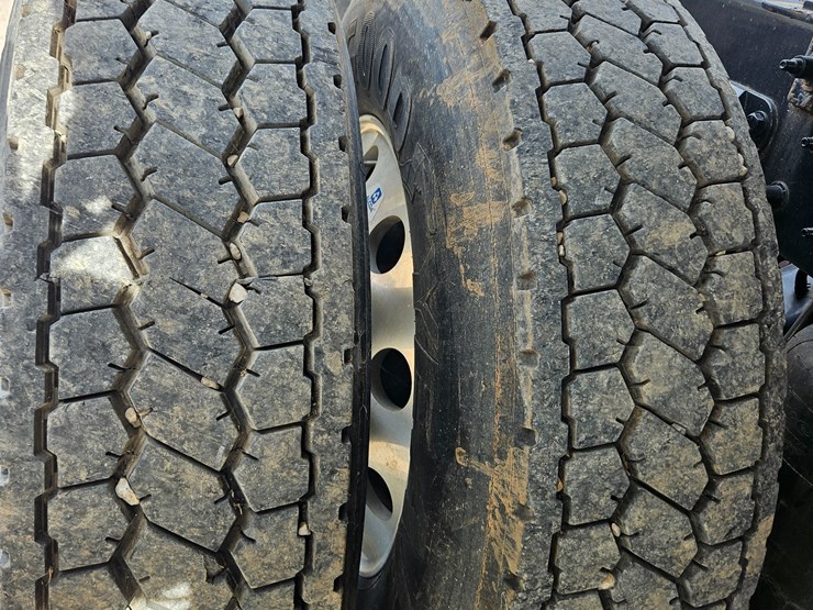 peterbilt-579-image-58