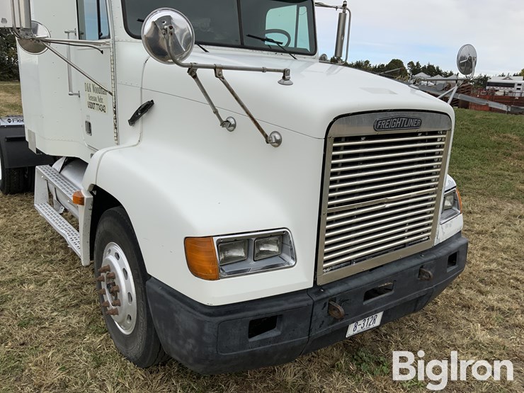 1996-freightliner-fld112-image-13