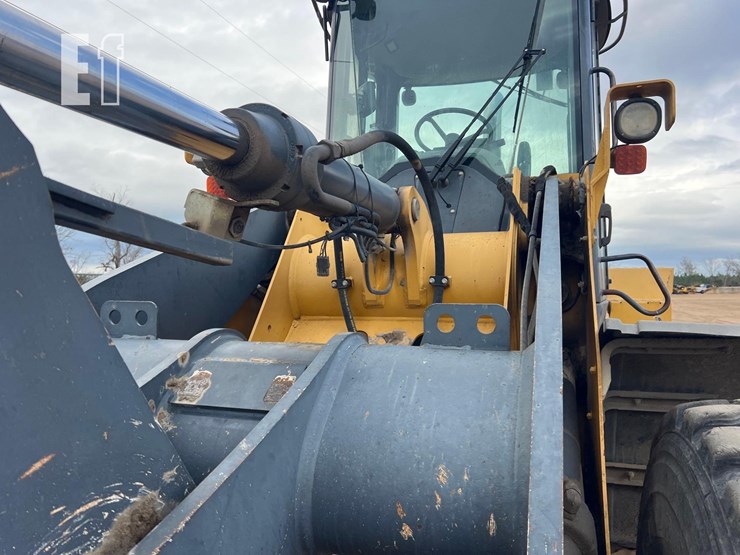 2011-deere-544k-image-17