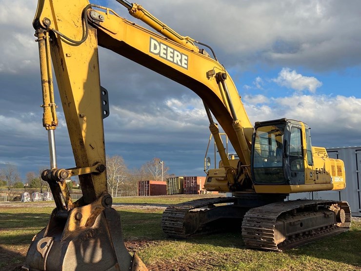 2005-john-deere-330cl-image-1