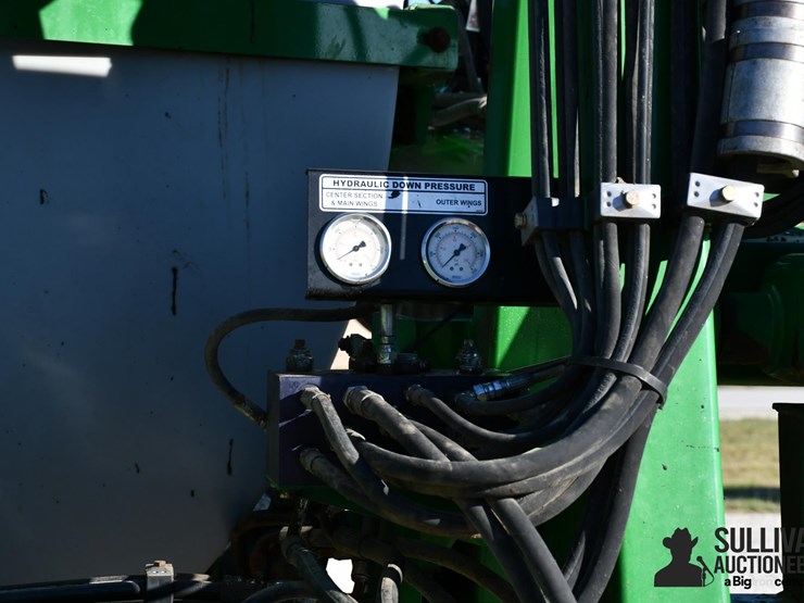 unverferth-2600-nutrimax-liquid-fertilizer-applicator-image-14