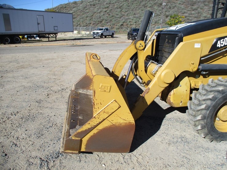 2017-caterpillar-450f-image-17
