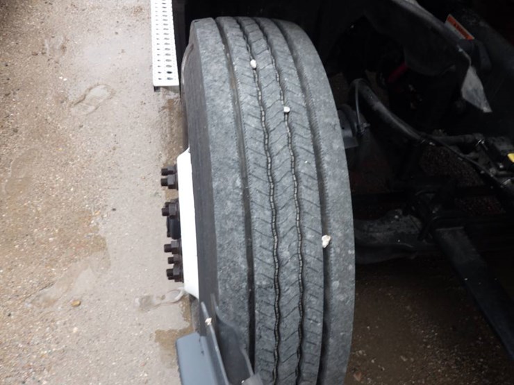 2020-freightliner-cascadia-126-image-24