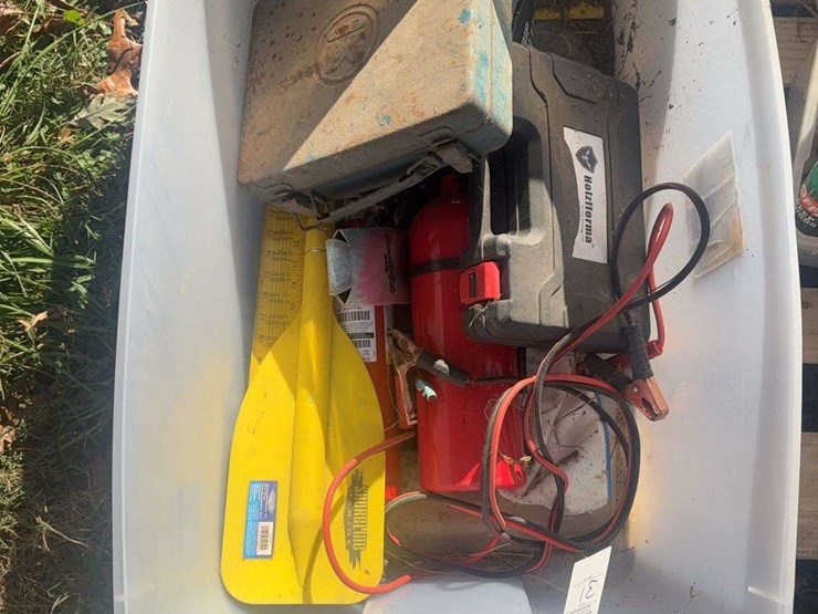 level,-wheel-chalks,-cleaning-supplies,-and-misc.-tools-image-2