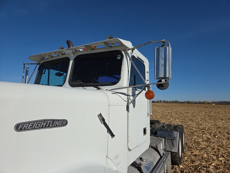 1988-freightliner-day-cab-semi-image-6