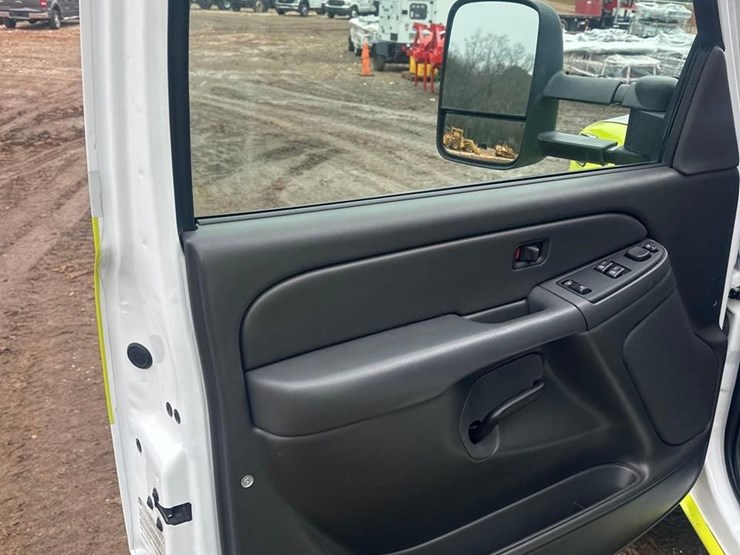 2006-gmc-sierra-3500-image-12