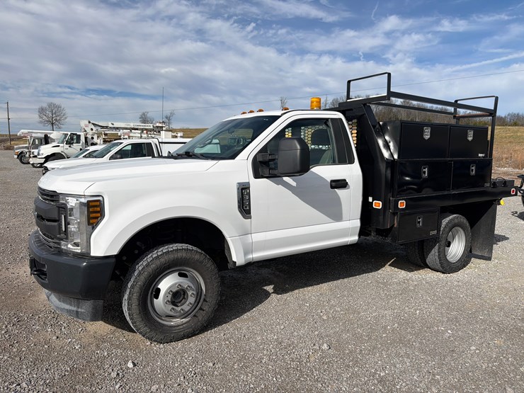 2018-ford-f350-xl-image-1