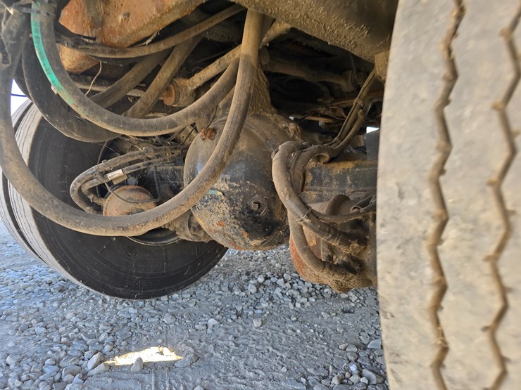 2013-peterbilt-320-image-92