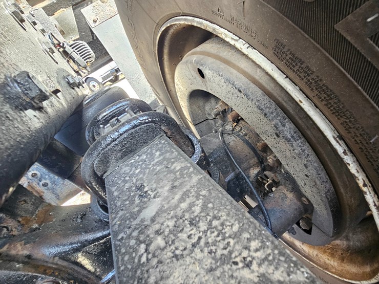 2009-peterbilt-365-image-92