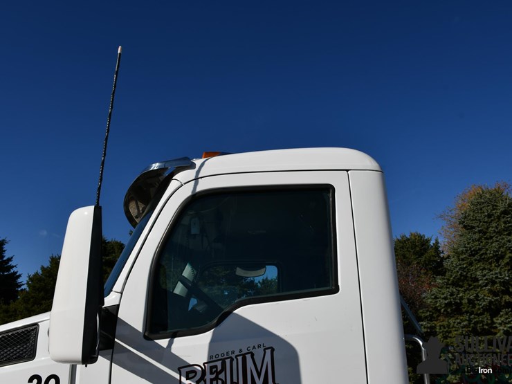 2020-kenworth-t880-image-12