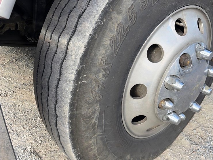 1999-peterbilt-379-image-11