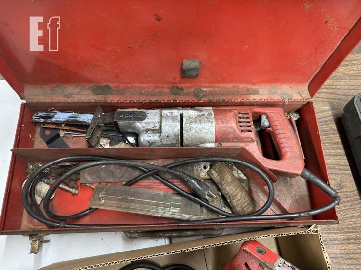 milwaukee-&-makita-power-tools-image-3