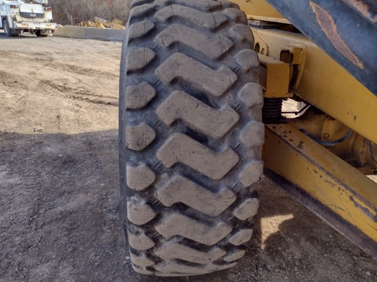 caterpillar-725-image-18