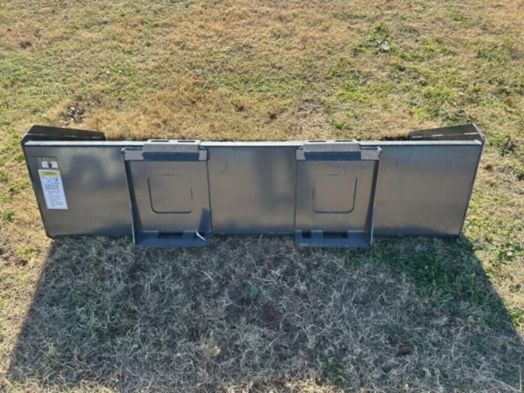 2025-wolverine-82"-skid-steer-bucket-image-3