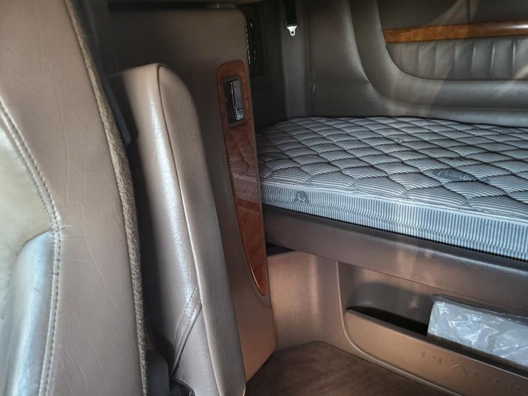 peterbilt-389-image-68