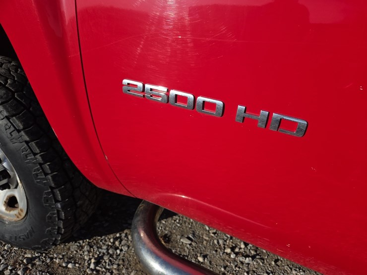2010-chevrolet-2500hd-image-9