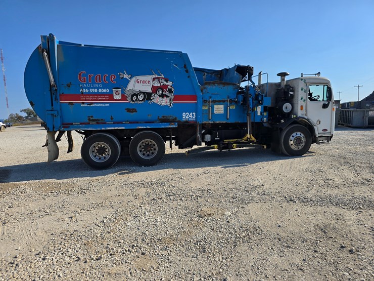 2013-peterbilt-320-image-21