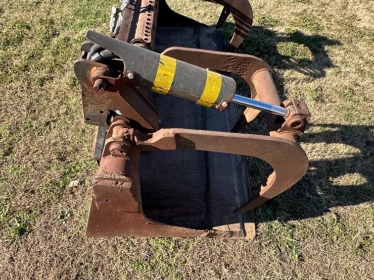 shopbuilt-hydraulic-skid-steer-grapple-bucket-image-4