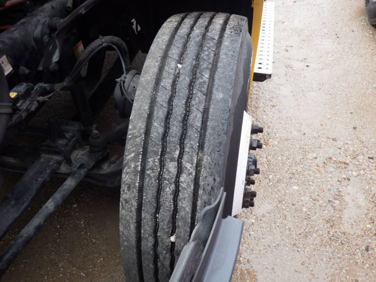 2020-freightliner-cascadia-126-image-19