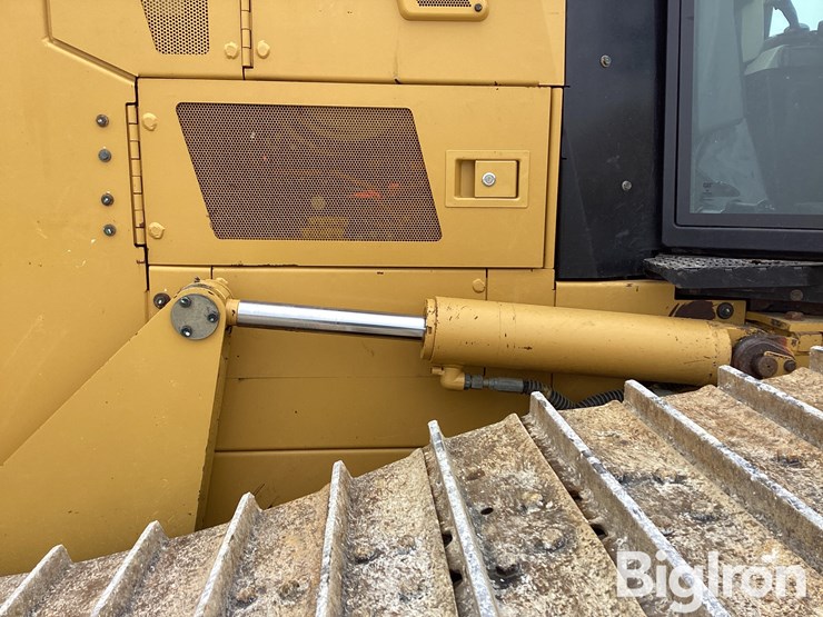2017-caterpillar-d6n-lgp-image-15